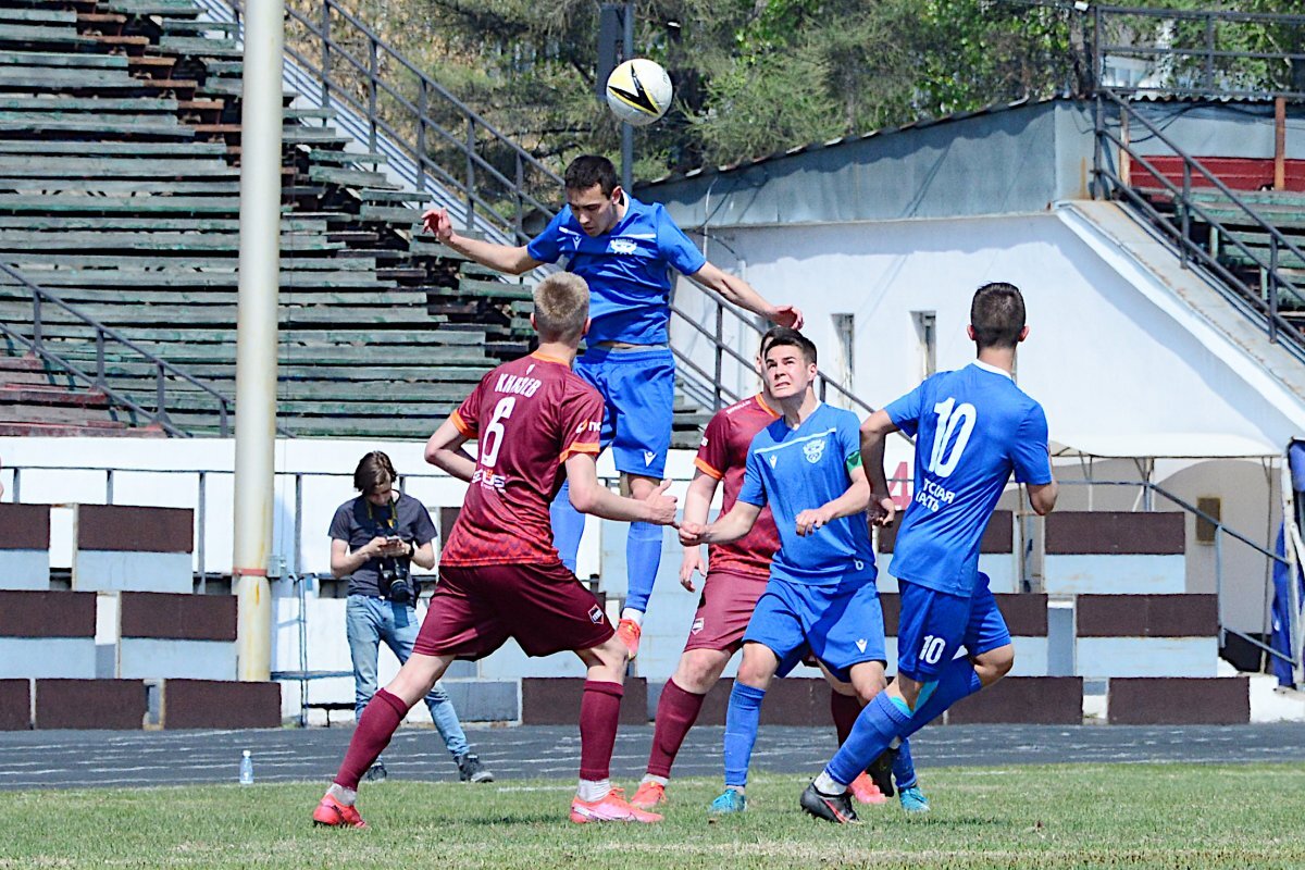    Иркутские футбольные команды проведут домашние матчи 16 и 18 июня