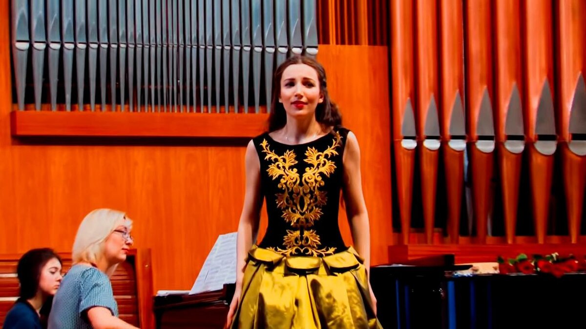 Звуки льются и кипят.