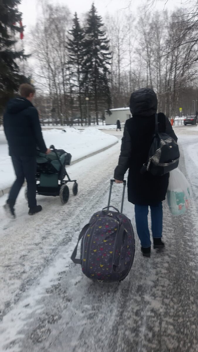 Иван сопровождает маму с ребёнком