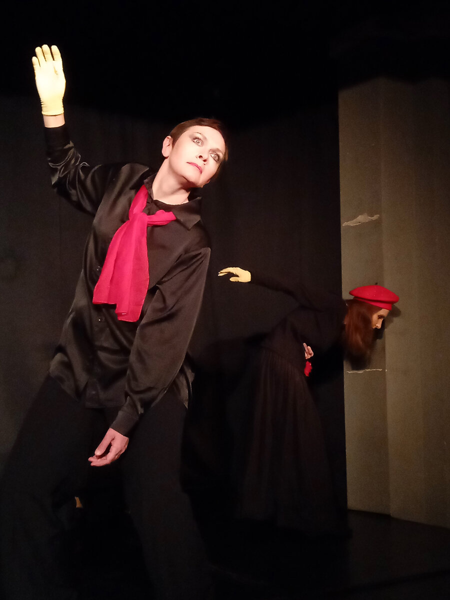 Сцена из спектакля. Патриция - Валерия Приходченко