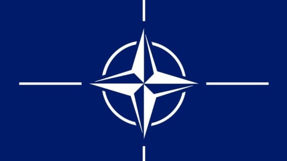     В ходе совместной пресс-конференции с генсеком НАТО Йенсом Столтенбергом в Берлине канцлер ФРГ Олаф Шольц заявил, что альянс не станет стороной конфликта на Украине. Он также не исключил продолжительный характер противостояния.