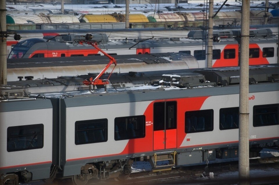    Аксенов сообщил о приостановке движения поездов в Крыму из-за повреждения полотна Алексей БУЛАТОВ