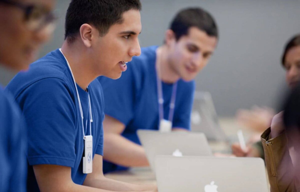    Техподдержка Apple работает в России, но по другому графику