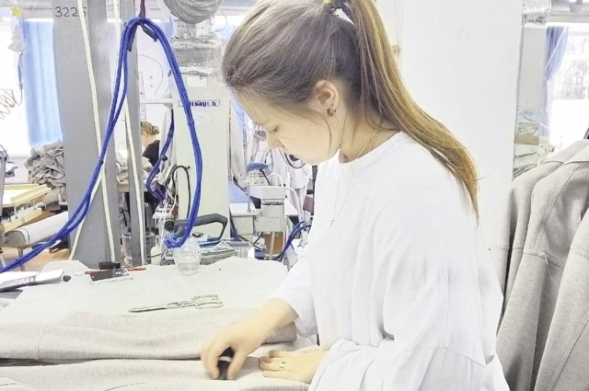    Подростки узнают цену трудовому рублю.