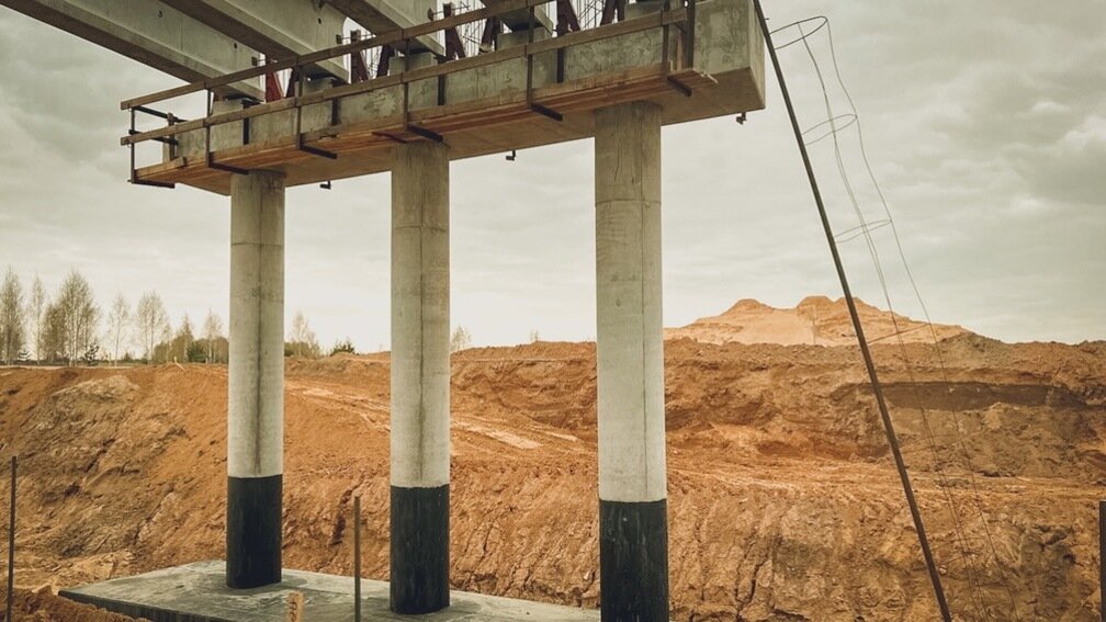     Глава Татарстана Рустам Минниханов и руководитель госкомпании «Автодор» Вячеслав Петушенко рассмотрели строительство автодороги «Шали — Бавлы». Об этом сообщила пресс-служба Казанского Кремля.