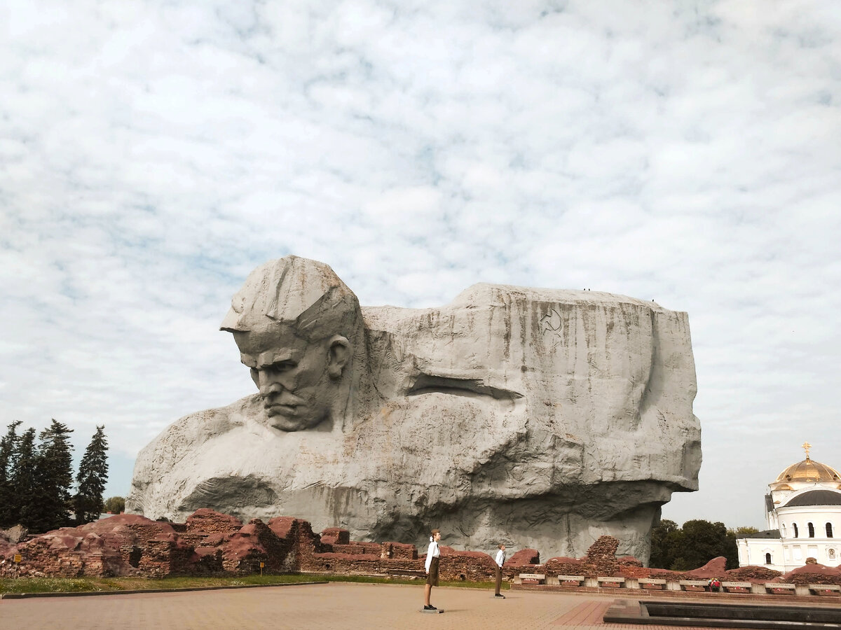 Мемориальный комплекс "Брестская крепость-герой". Памятник защитникам Брестской крепости («Мужество»). Все фото автора. 