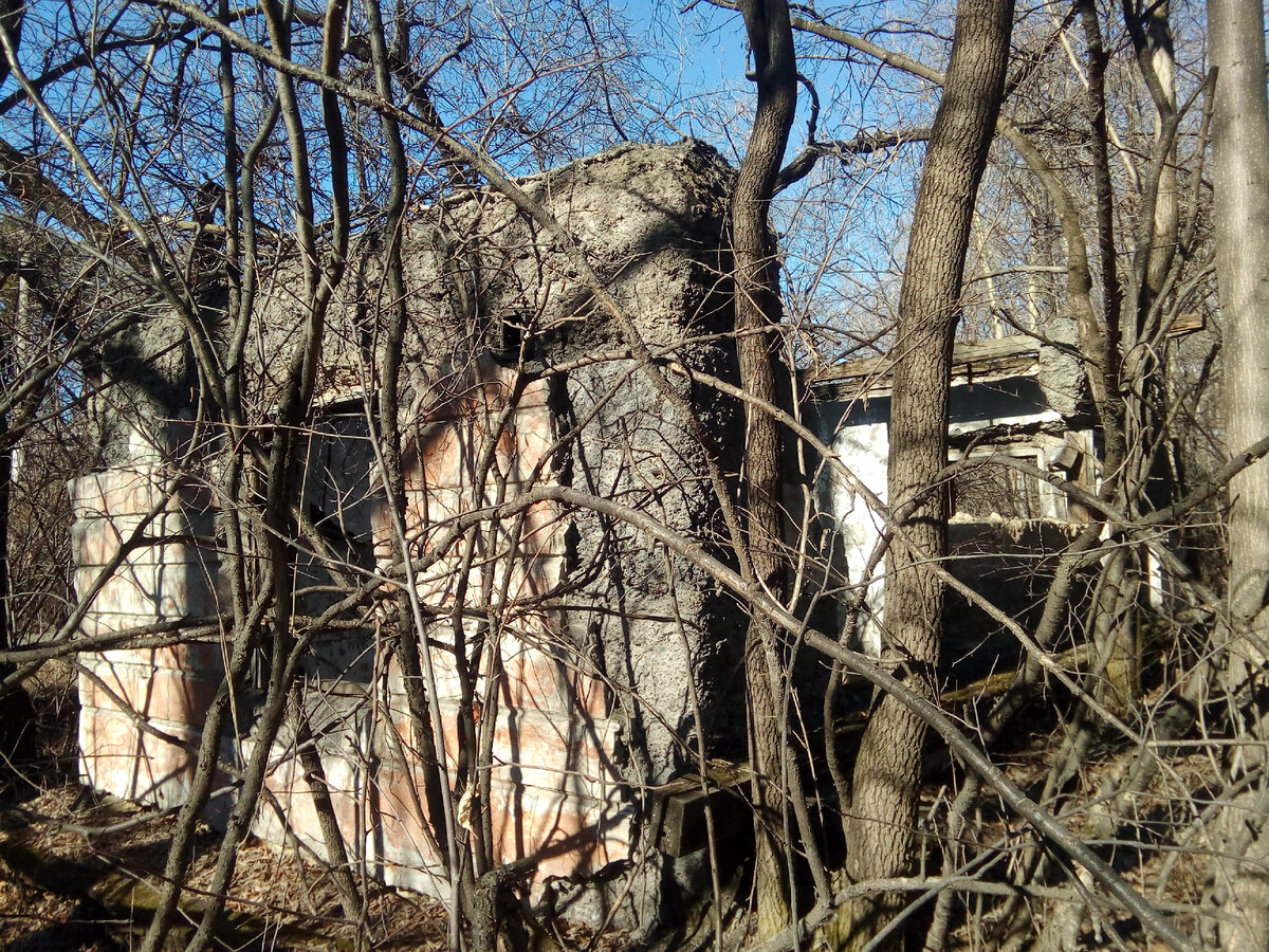 Одно из строений санатория