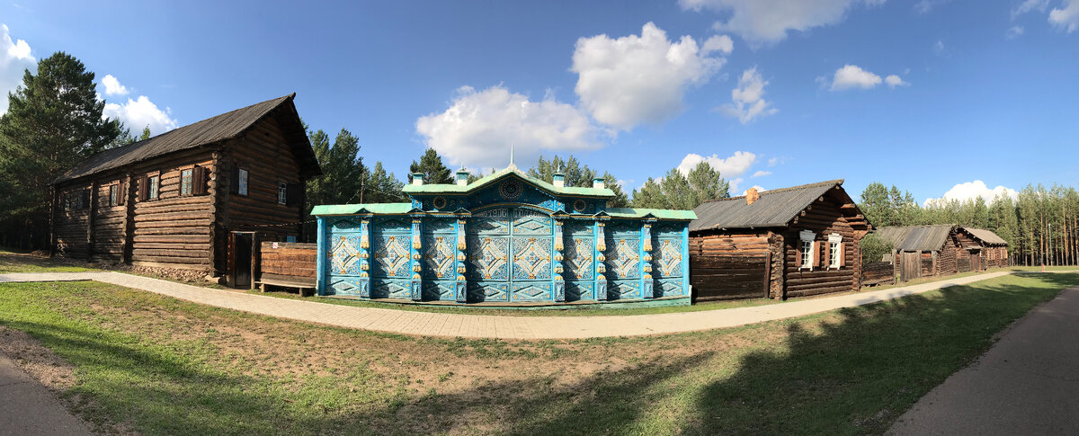 Улица старообрядческого (семейского) комплекса.