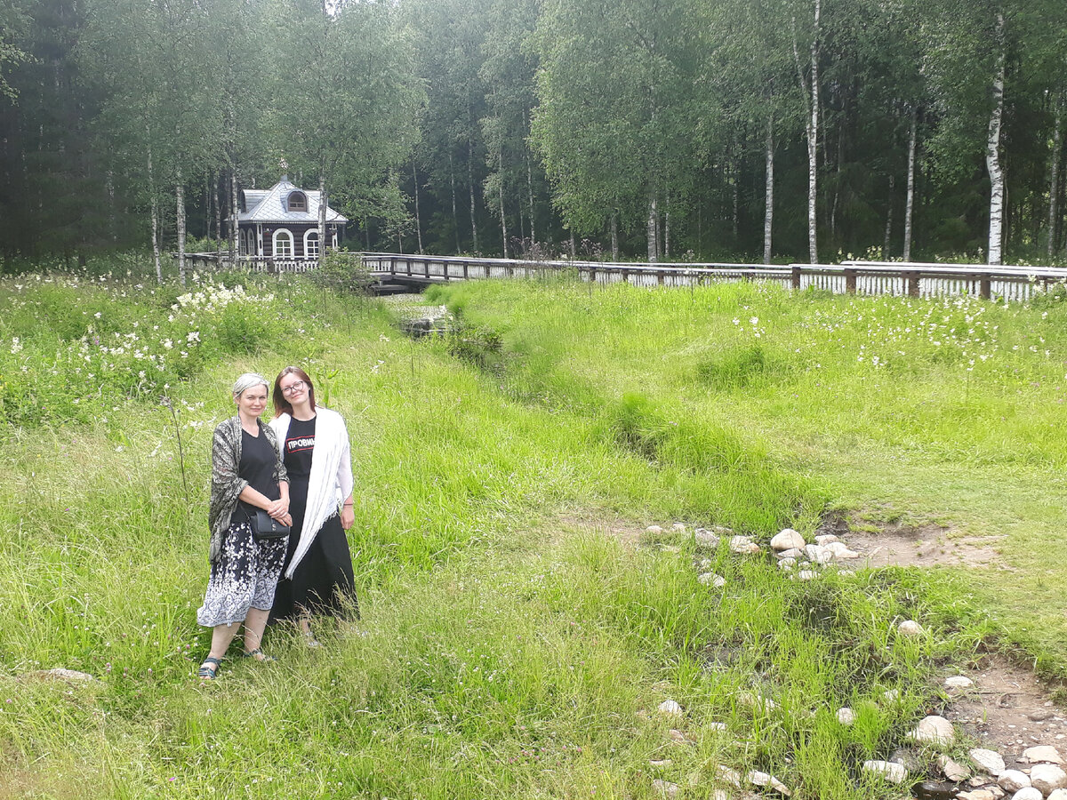 На полянке у часовни над истоком Волги