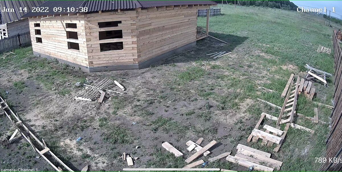 Процесс уборки участка и сборки ленточного фундамента для переднего забора с воротами.