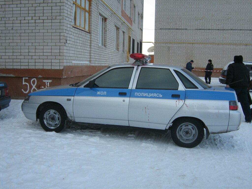 Служебную «десятку» обнаружили ближе к полудню в одном из городских микрорайонов.