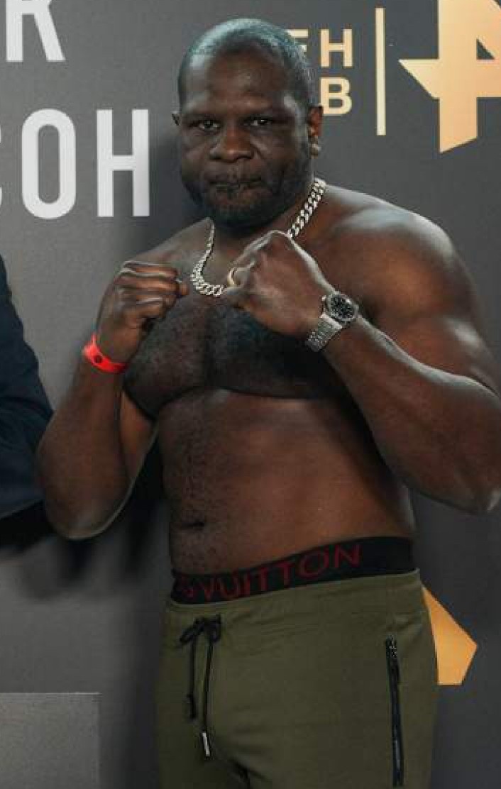 Кевин Джонсон на взвешивании, перед боем с Дациком