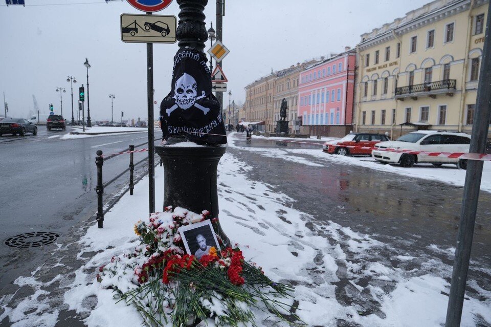     Что сейчас происходит на месте взрыва в кафе в Санкт-Петербурге, где погиб Владлен Татарский Артем КИЛЬКИН