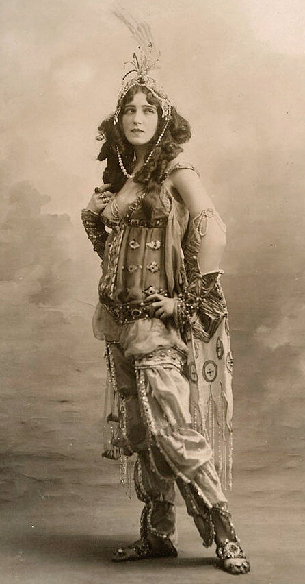 Ида Рубинштейн в балете "Шахерезада" Римского-Корсакова, фото 1910 года. 