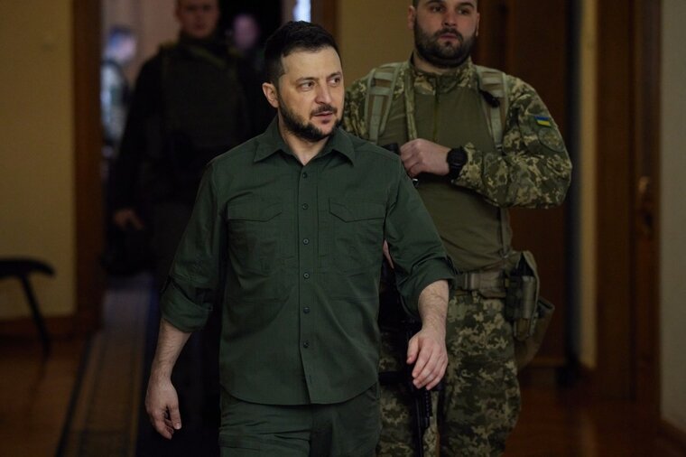    Владимиру Зеленскому не стоит заниматься самовнушением об успешном наступлении, пояснил Владимир рогов