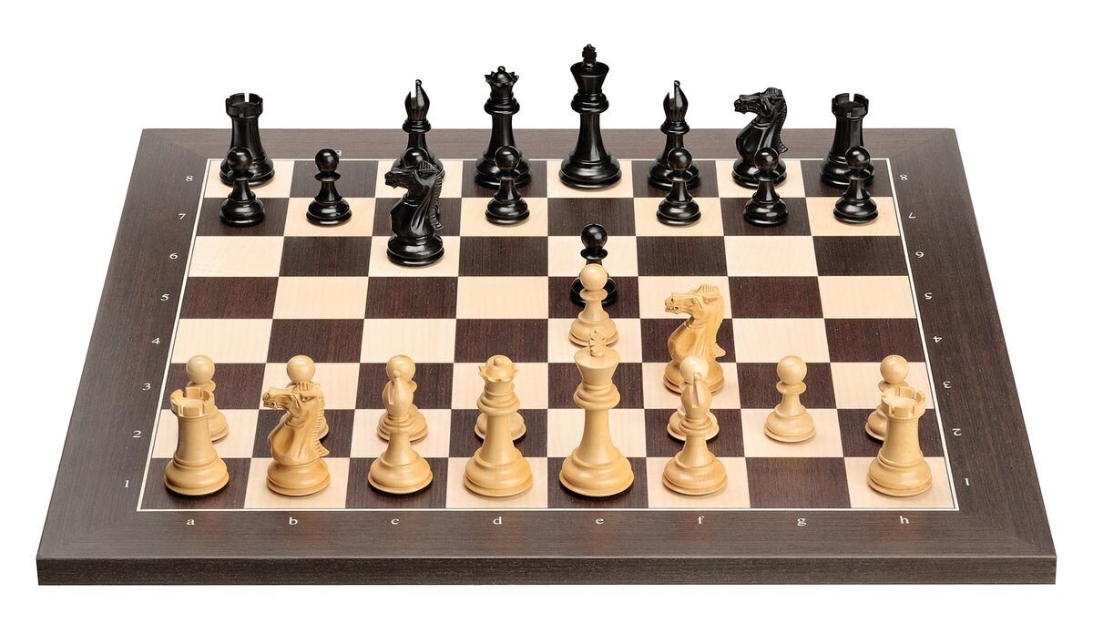 Шахматная доска. Стандартное начало от белых E2-E4