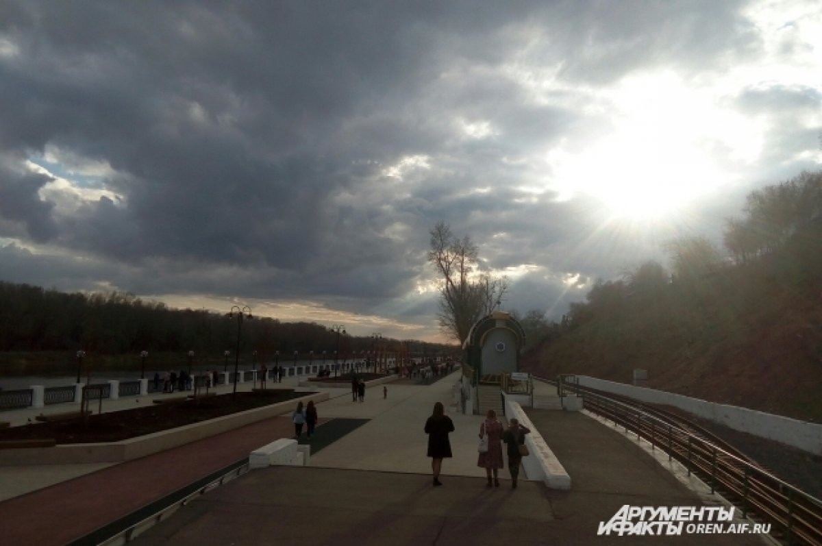    Оренбург мог бы стать привлекательным городом для туристов, но для этого нужны большие средства и усилия профессионалов.