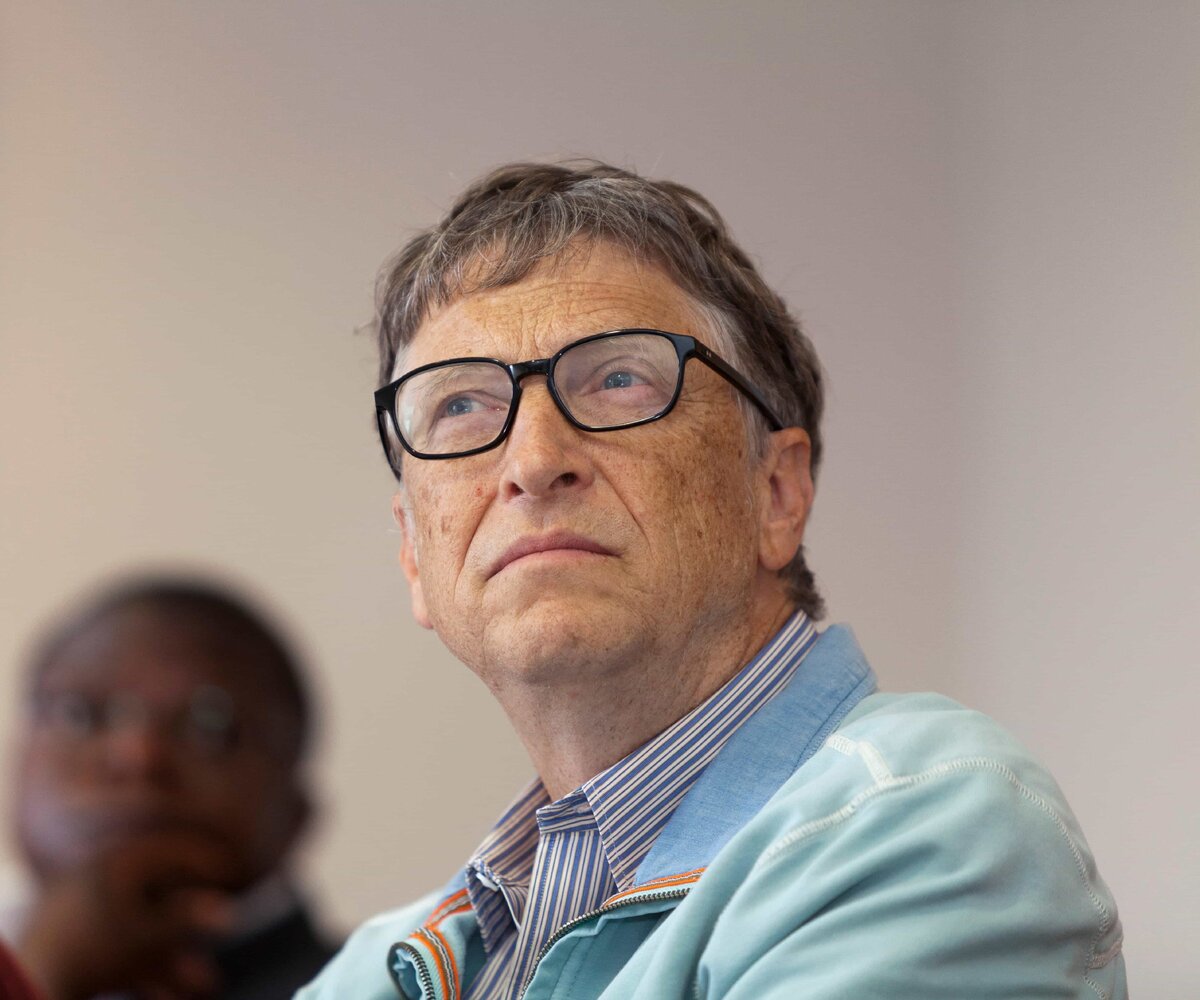     «Это не решит проблемы». Билл Гейтс прокомментировал призыв временно прекратить разработки ИИ