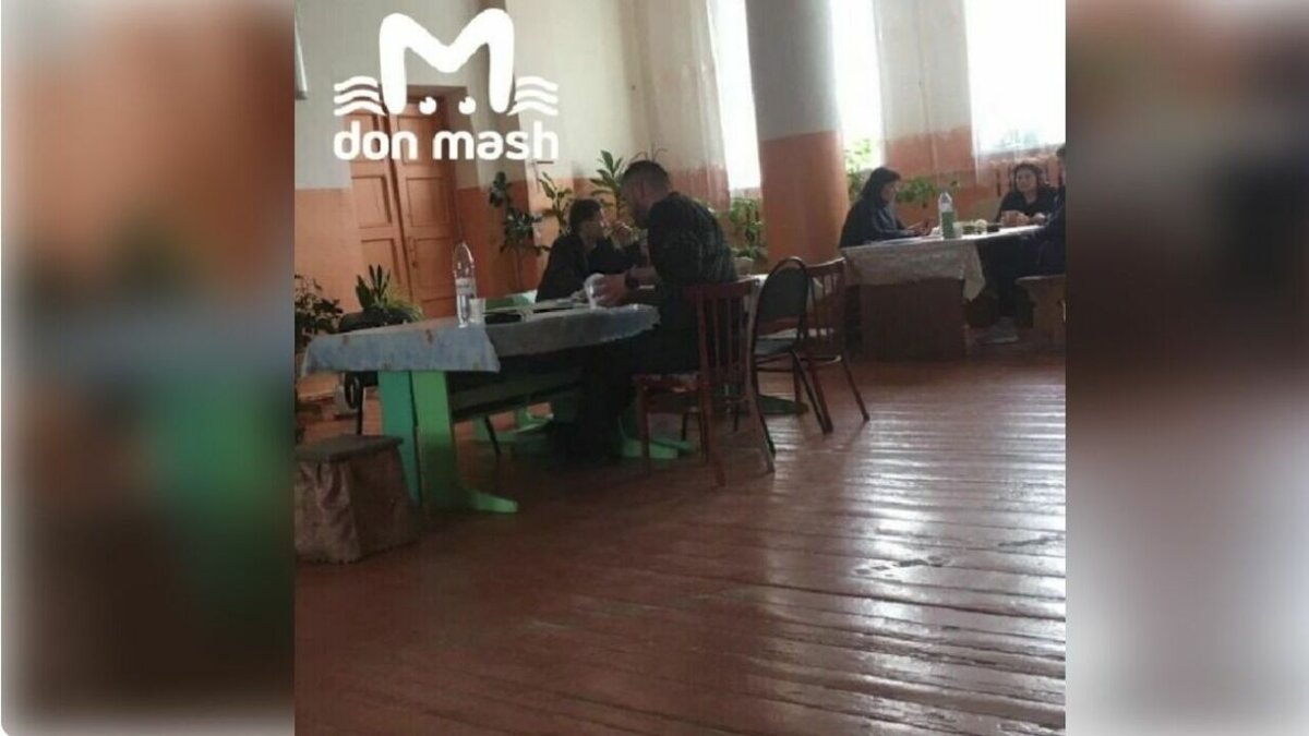     Пассажиров перевернувшегося в Ростовской области автобуса разместили в селе Алексеево-Лозовское, пишут СМИ.