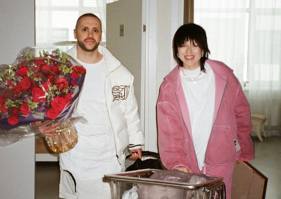     Счастливые родители просто светятся от безграничного счастья. Фото: соцсети.