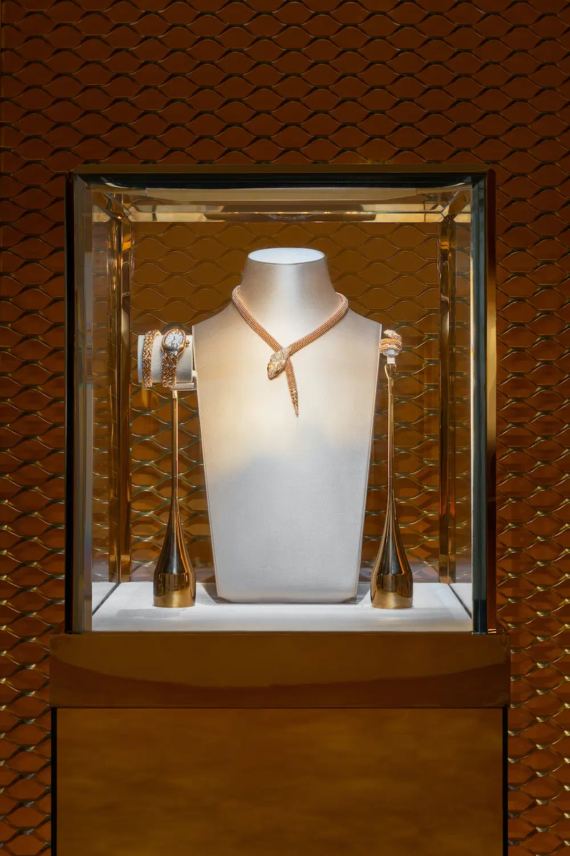    Ювелирный дом Bvlgari открыл выставку в Шанхае в честь 75-летия коллекции Serpenti (фото 3)