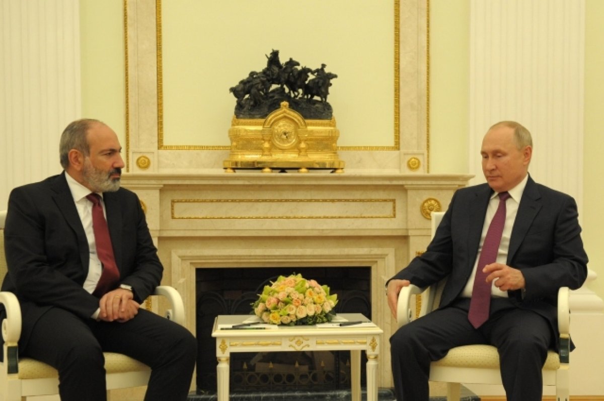    Путин и Пашинян обсудили подготовку мирного договора в Карабахе