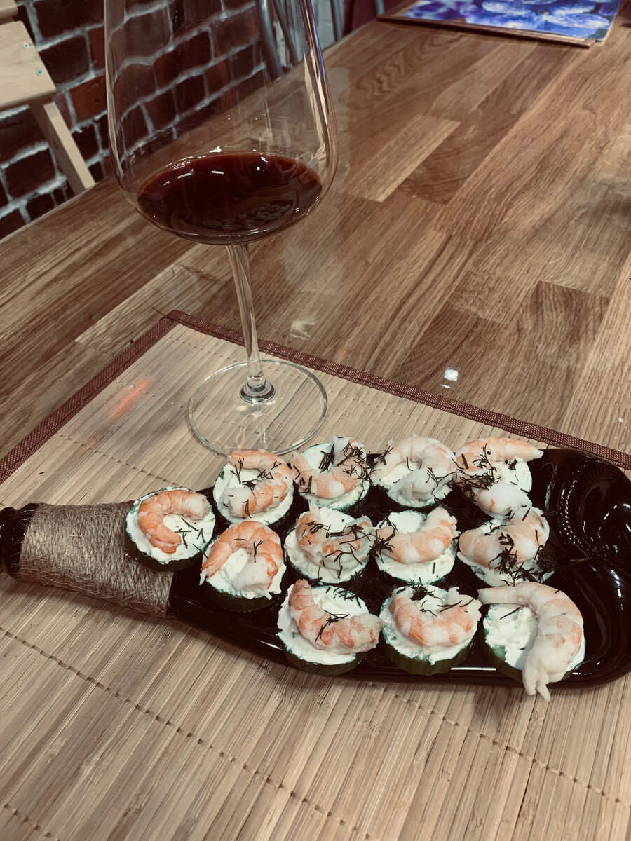 Очень простая , но бомбическая закуска к любым вкусным напиткам . 