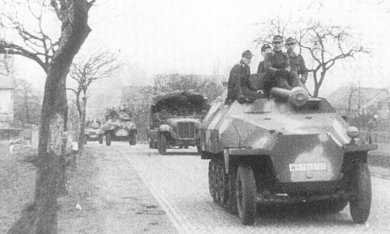 Sd.Kfz. 251/22 в составе колонны
