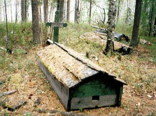    Так выглядит могила у хантов. Фото: Сайт "Культурное наследие Югры"