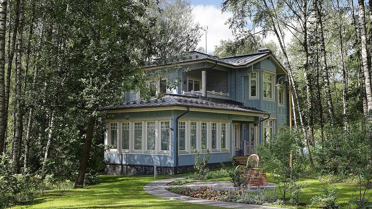     Весна — горячий сезон на рынке загородной недвижимости. Многие покупают дачи и коттеджи в преддверии лета. Нынешний сезон, судя по всему, будет сильно отличаться от предыдущих.