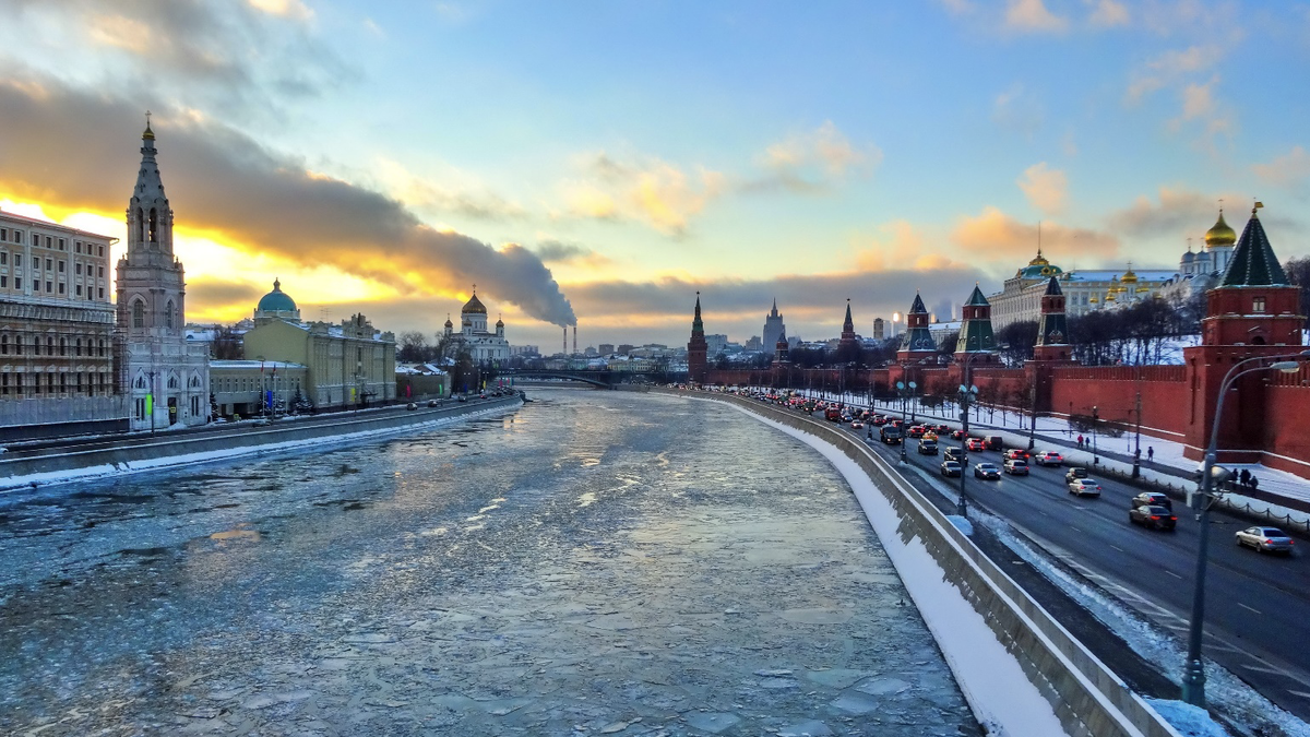 Столица региона москва. Москва река Кремль. Москворецкий мост Москва Сити Кремль зима. Москва река зима.