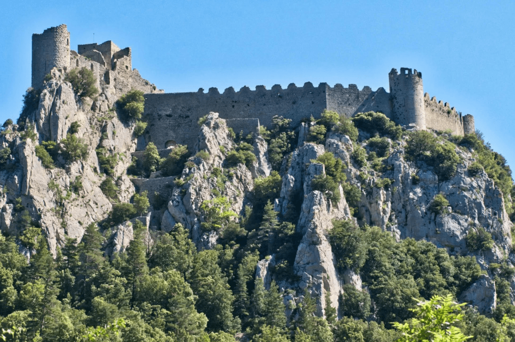 Источник: http://x-material.ru/news/zamok-monsegyur-i-chasha-graalya