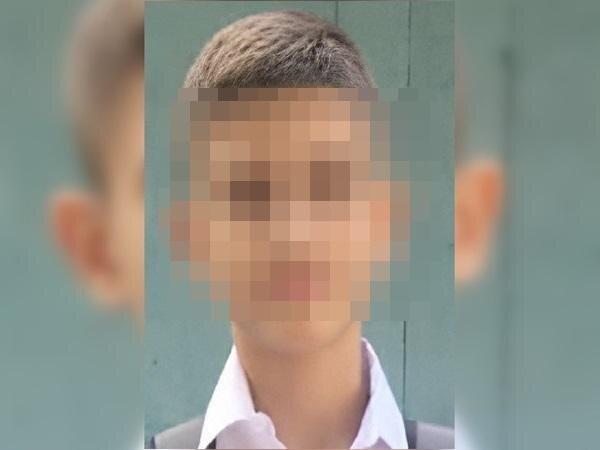 Мальчик в городе. Школьник нашел оно. Школьный архив. Малая тавра школа. Школьник нашел оно.