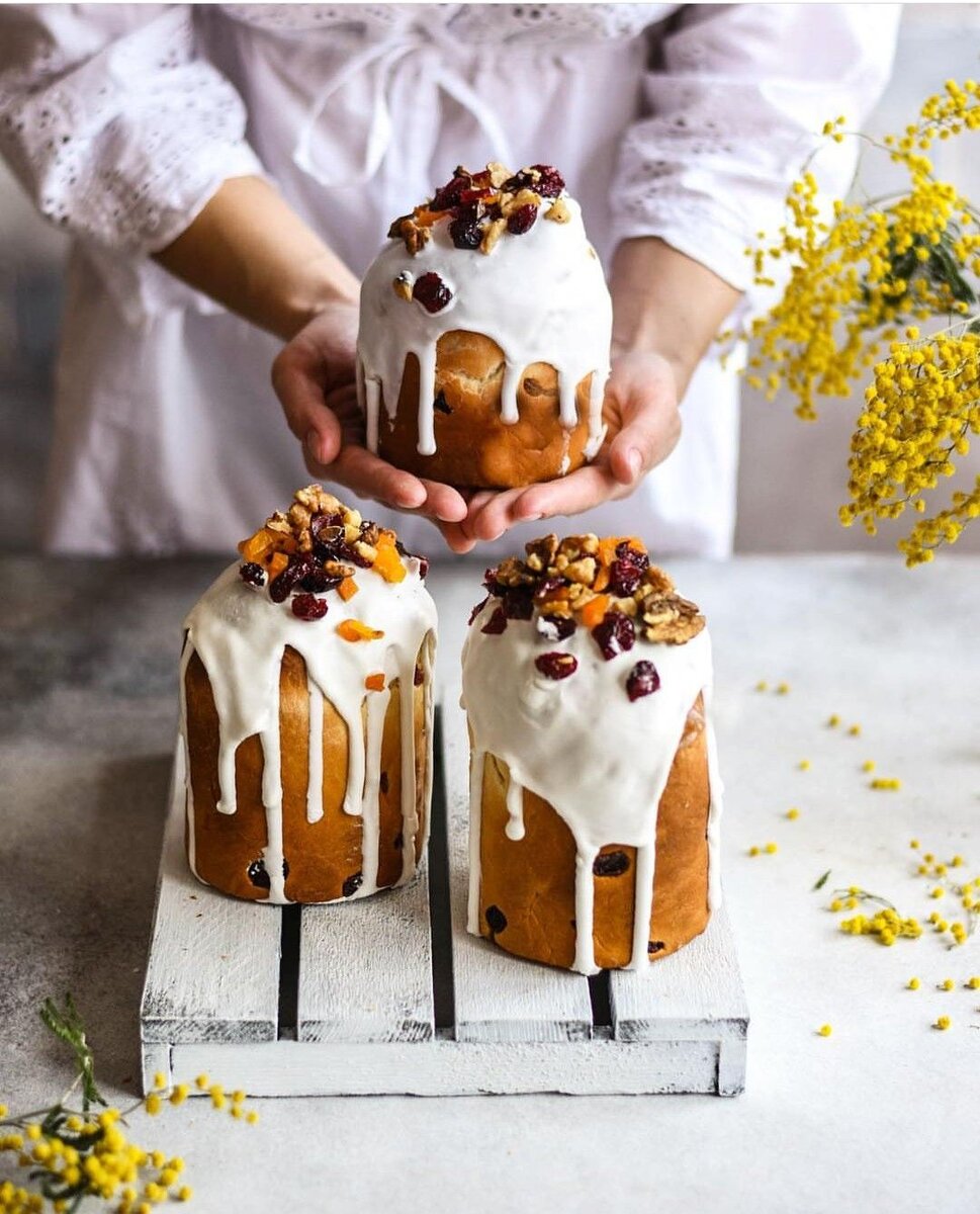 Простой и вкусный рецепт зеркальной глазури на сгущённом молоке с фото