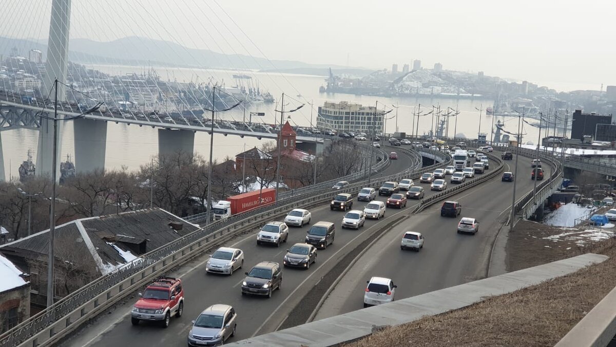 Владивосток - час пик. На дороге все авто Японские.