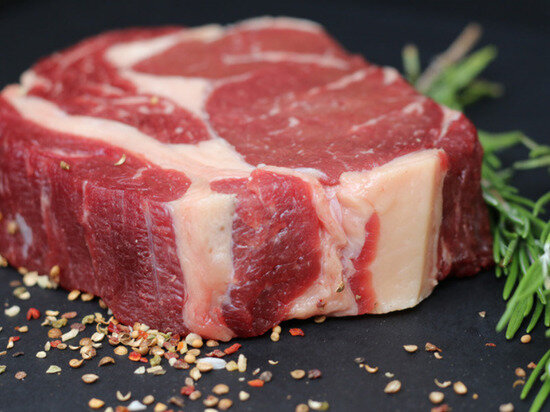     Переход на ручное оформление ветеринарных сопроводительных документов создаст коллапс в системе снабжения. / canva.com