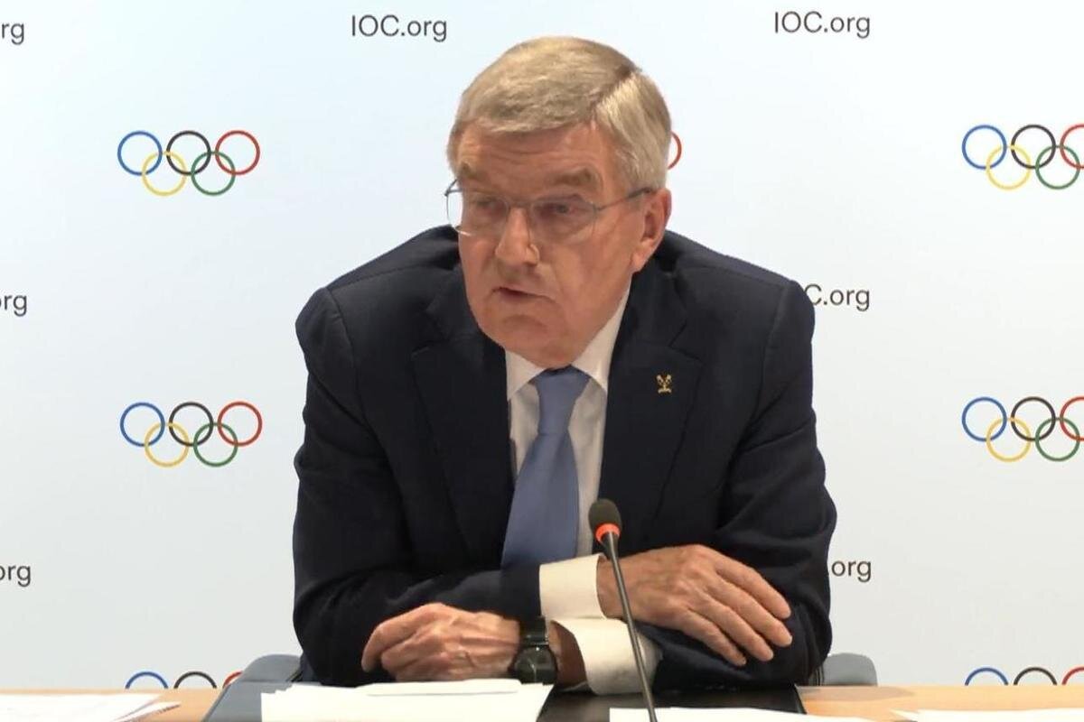 Томас Бах: "Российская сторона обвиняет нас в том, что мы агенты США, украинская сторона обвиняет в том, что мы поддерживаем войну. Нам приходится оставаться посредине".