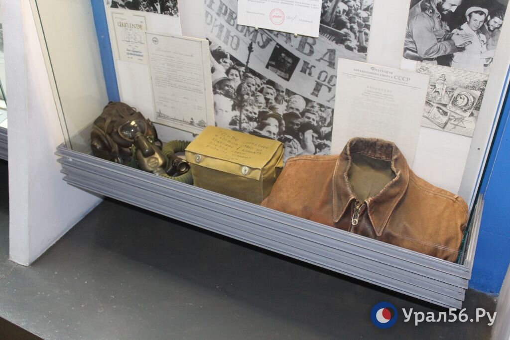 Гагарин гр 007 колонка. Урал гагарин. гагарин музей в гагарине. музеи берлина. надпись музей.