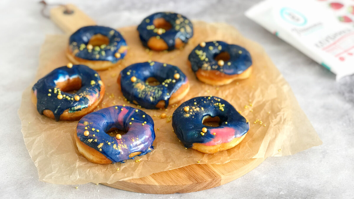 Пончики в кисловодске. Пончик в космосе. Праздник пончиков в Кисловодске. Donut Festival.