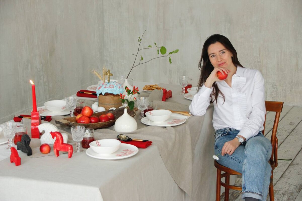 Центральный образ композиции сервировки — бескрайнее русское поле, которое очищается от снега и готовится к севу