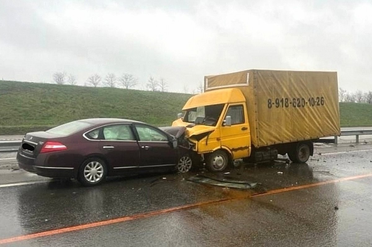    В ДТП на мокрой трассе М4 «Дон» насмерть разбился водитель Nissan Teana