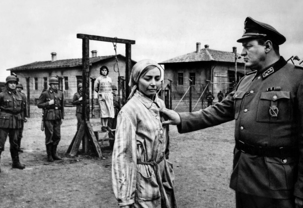 Что делают с военнопленными. Концентрационный лагерь надзиратели Германии. Военнопленные женщины 1941. Пленные немецкие женщины в ВОВ 1941-1945. Казнь советских военнопленных второй мировой войны