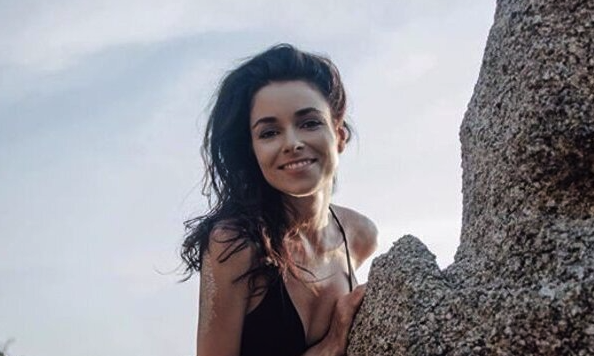   📷
