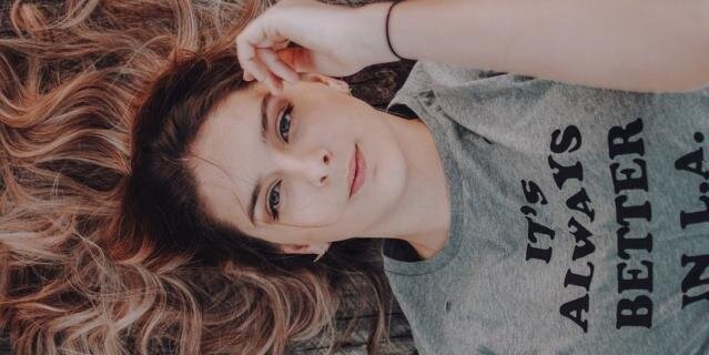    Мойте голову по мере потребности волос и не терпите загрязнения.Pixabay