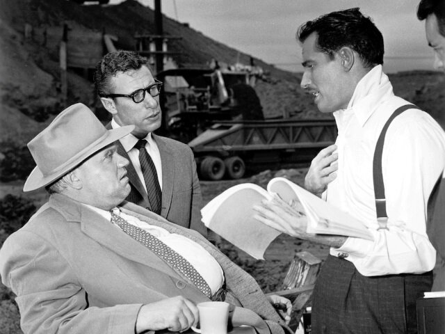 На съемках фильма «Печать зла» (1958)