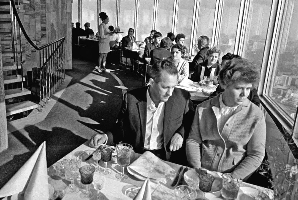 Рестораны и кафе времен СССР. Ресторан "Седьмое небо". Фото 70-е года 20-го столетия.