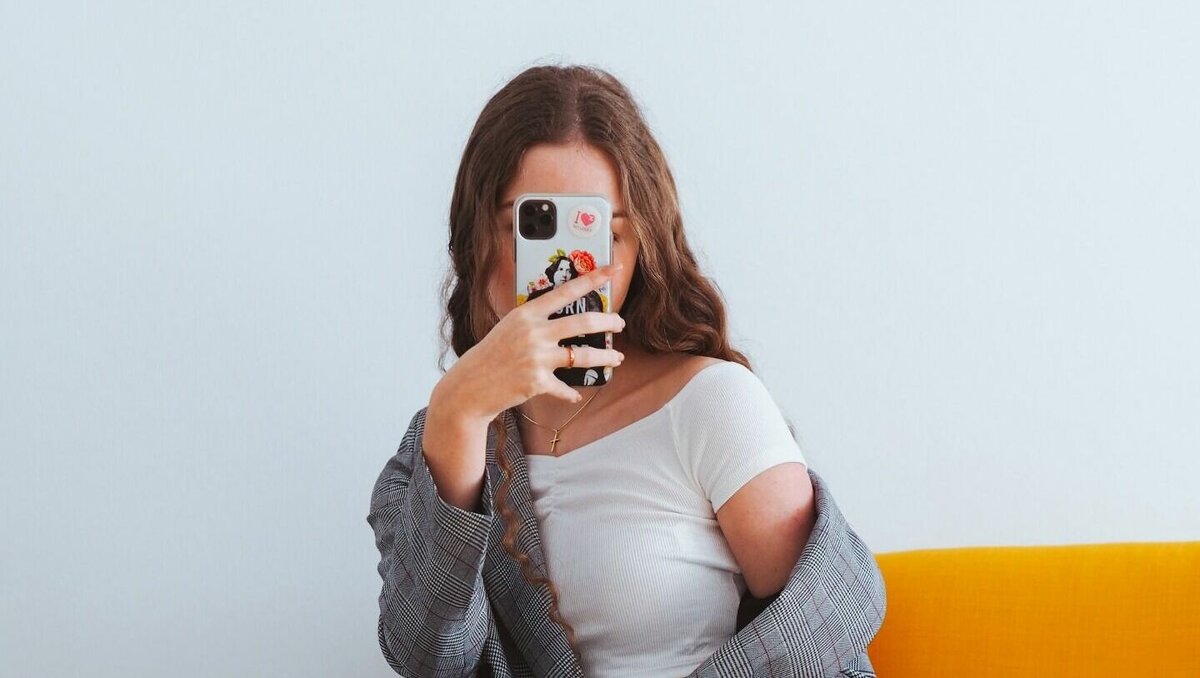     Деятельность блогеров однозначно нуждается в урегулировании. Особенно это касается тех, у кого аудитория подписчиков превышает миллион, сообщил RostovGazeta политолог из Ростова Александр Сухарь.