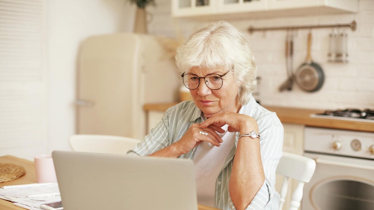    Цифровая пенсия© Фото : freepik