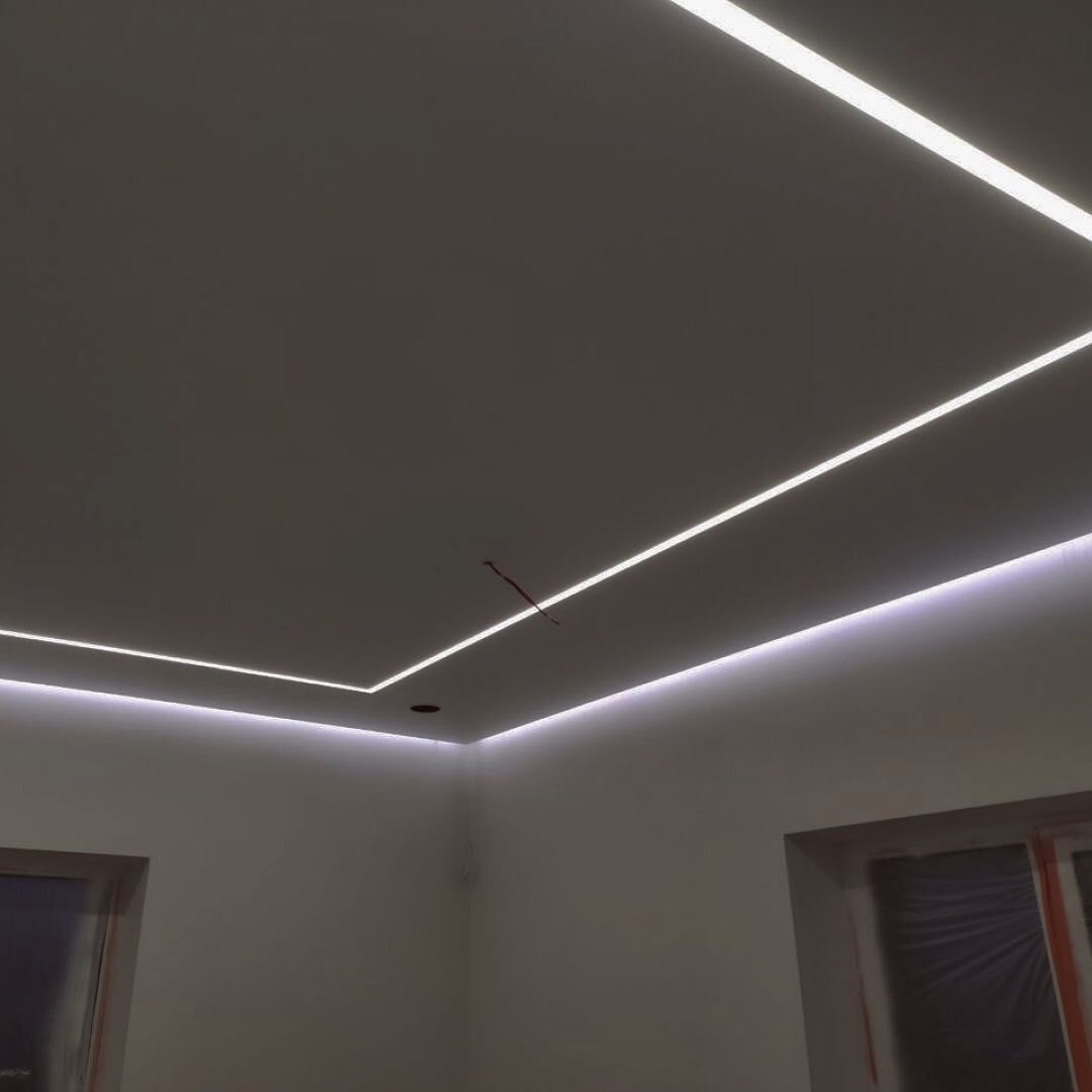 Вариант натяжного потолка (листайте карусель)