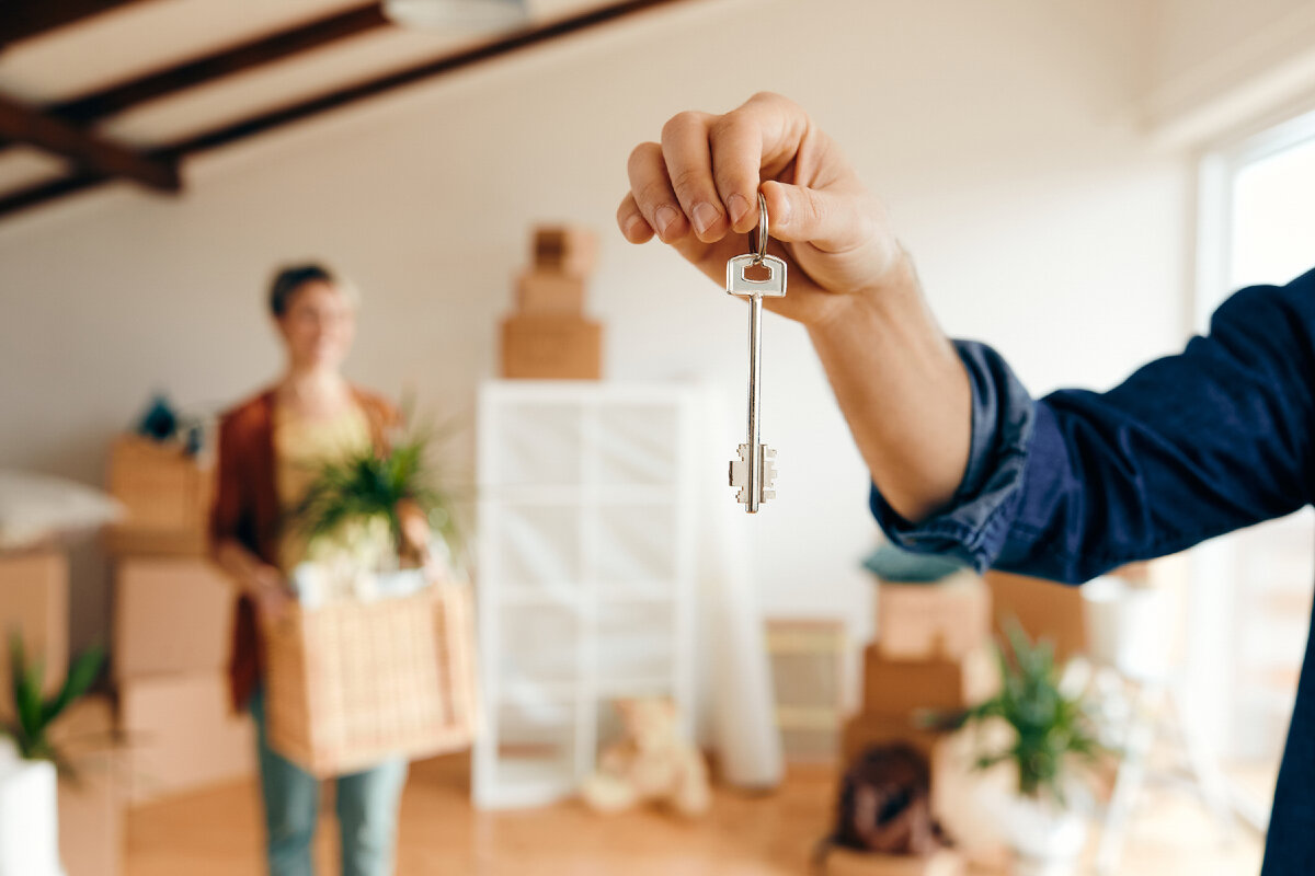 <a href="https://ru.freepik.com/free-photo/closeup-of-man-holding-key-of-his-new-home_26922787.htm#query=%D0%B4%D0%B0%D1%80%D0%B5%D0%BD%D0%B8%D0%B5%20%D0%BA%D0%BB%D1%8E%D1%87%D0%B8&position=11&from_view=search&track=robertav1_2_sidr">Изображение от Drazen Zigic</a> на Freepik